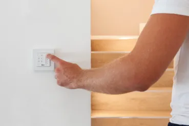 Preview: Nice Domi W6 Funkwandsender 6-Kanal mit Hand-/Automatik-Umschaltung